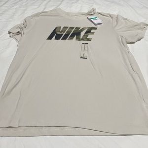 New Nike mens camo Nike t shirt size XL